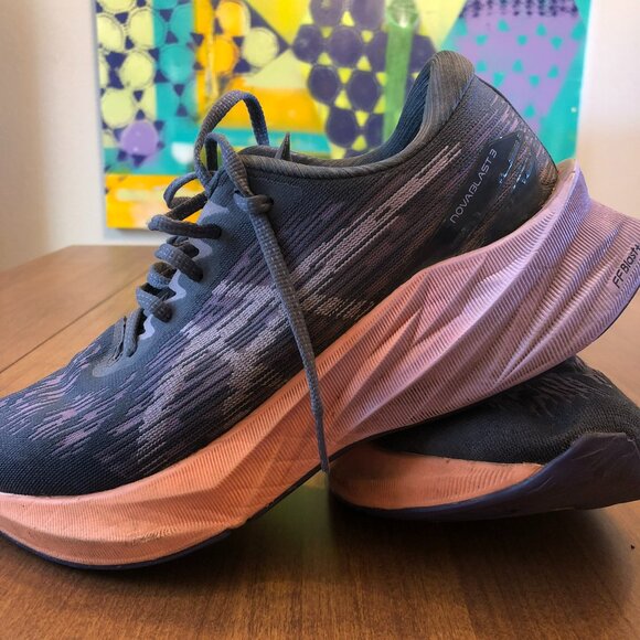 Asics Novablast - Picture 2 of 7